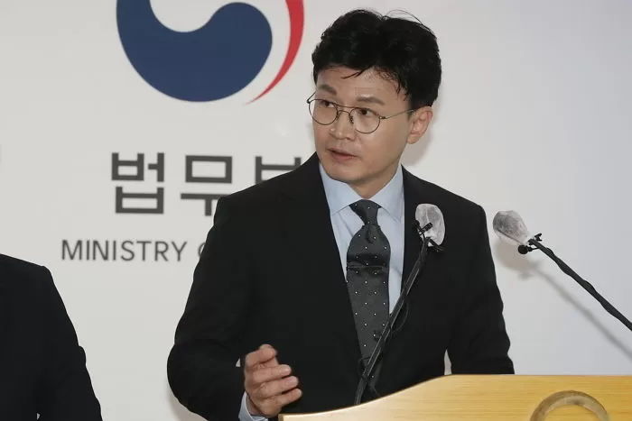 ‘윤석열-한동훈, 청담 술자리’ 없었다...첼리스트 “남친 속이려 ‘거짓말’ 했다”