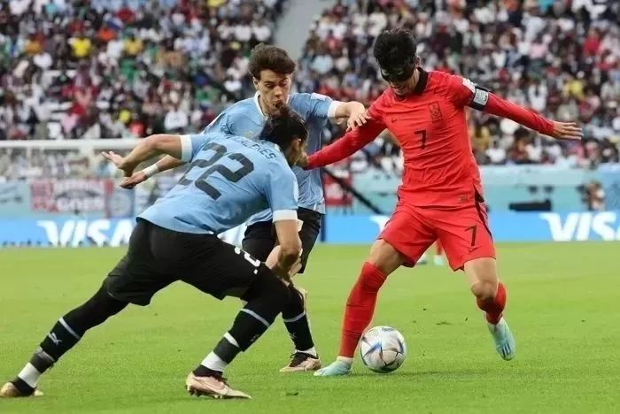 어제(24일) 우루과이 한국의 경기가 완벽한 무승부였단 걸 증명해 주는 ‘진기한’ 기록