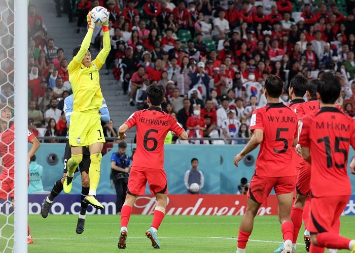 “한국을 본 받으세요”...카타르 현지 매체, 우리 대표팀이 한 ‘이 행동’에 감동했다 (+사진)