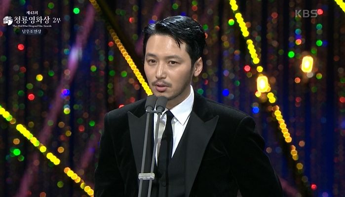 “차라리 군대를 한 번 더 다녀오겠다”...폭탄 발언으로 시상식 뒤집어놓은 남배우