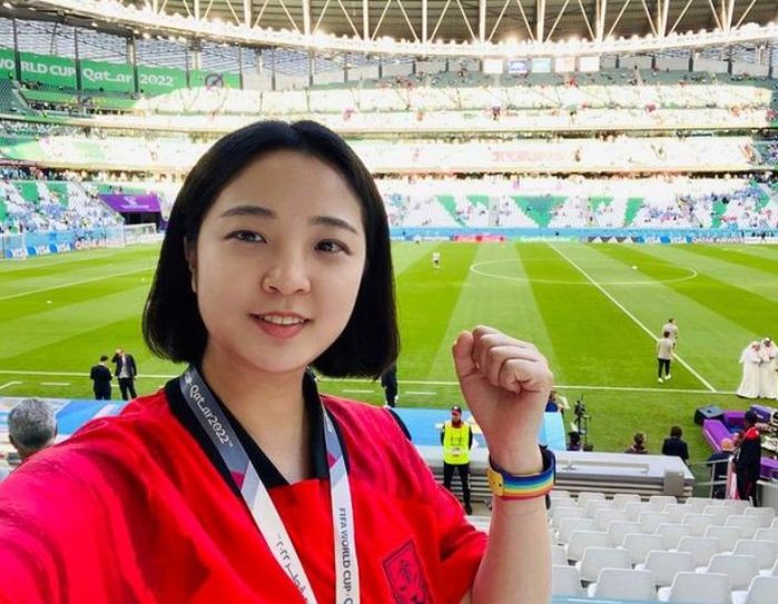 손목 위 ‘이것’ 때문에...류호정, 월드컵 경기장서 초대받은 VVIP 좌석 거절 당했다