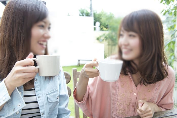 “친구랑 ‘1인 1음료 의무’인 카페 갔는데, 비싼 디저트 시켜도 음료 두 잔 마셔야 하나요?”