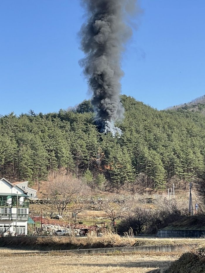 5명 숨진 ‘양양 소방헬기 추락 사고’...사망자 2명은 의문의 여성이었다