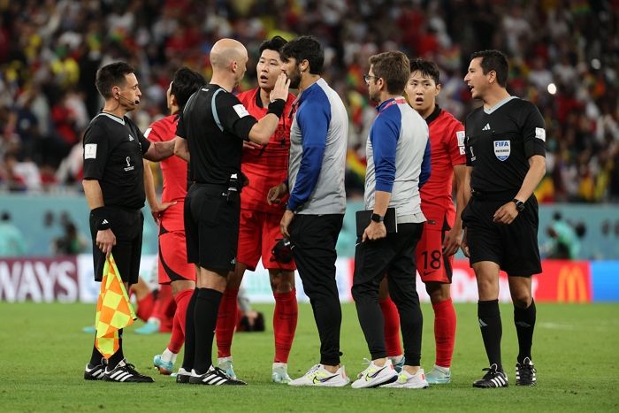 “무승부로 희망 올려놓고...” 한국 월드컵 예측했다가 ‘축잘알’ 등극한 딘딘