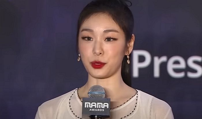 남편 고우림과 첫 ‘MAMA 시상식’ 나선 김연아, 드레스 자태에 박수 쏟아졌다 (+영상)