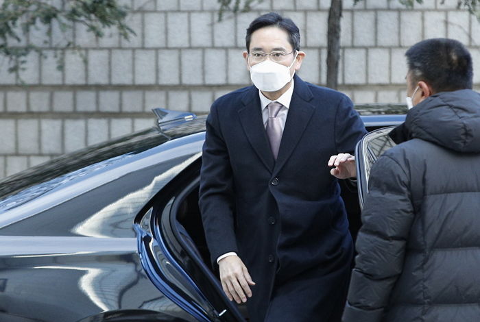 묻지마 계란 테러 당한 이재용 회장...이유가 정말 황당합니다 (+영상)