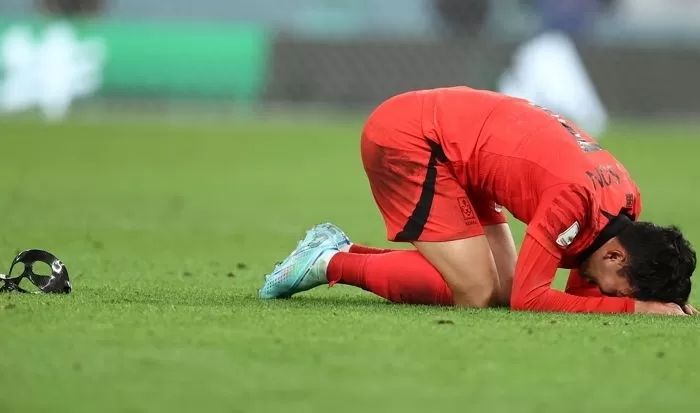 경기 끝나고 오열하는 손흥민에게 다가와 ‘따봉’ 날리고 간 포르투갈 선수...인성 대박이네요