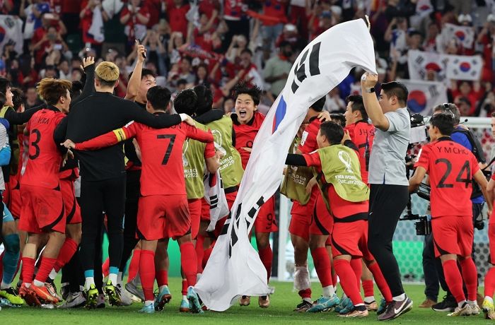 피파가 올린 아시아 16강 축하 트윗에 일본인들 질투 폭발한 이유