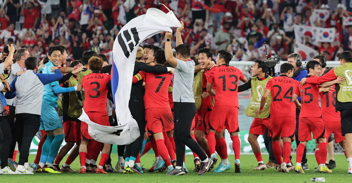 ‘등 번호’ 없는 막둥이 선수가 ‘단체 사진’에서 빠지려 하자 한국 축구대표팀이 보인 반응