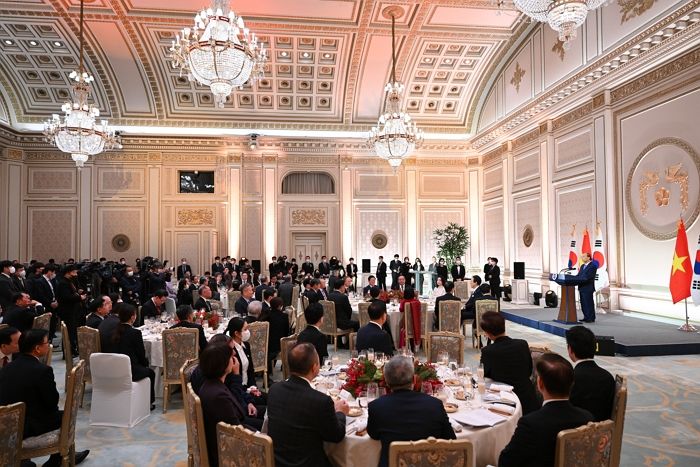 ‘첫 국빈만찬’ 기존 청와대 영빈관서 여는 윤석열 대통령...국민들 반응 심상치 않다