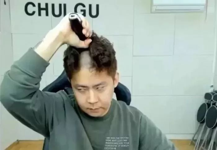 “남친이 ‘철구 방송’ 봐요, 헤어질까요”...빨리 헤어져야vs여캠도 아니고 그냥 둬라