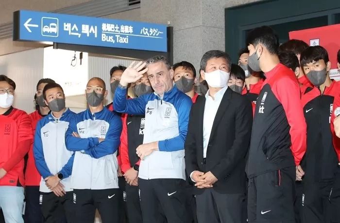 윤 대통령 옆에서 축사하는 벤투 감독...스웩이 넘치네요 (+영상)