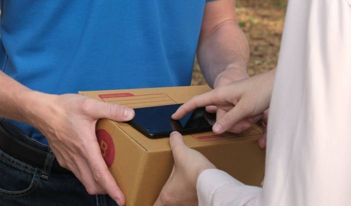 새로 이사한 오피스텔에서 4일째 ‘주문하지 않은 택배’ 수십 박스 받는 거주자가 공개한 상황