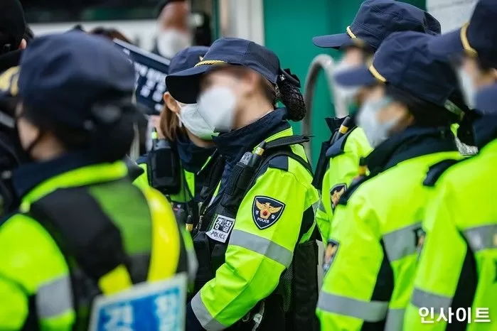 ‘여성 경찰’ 채용 때 무릎 대고 팔굽혀펴기 없어져...경찰, 이유 직접 밝혔습니다