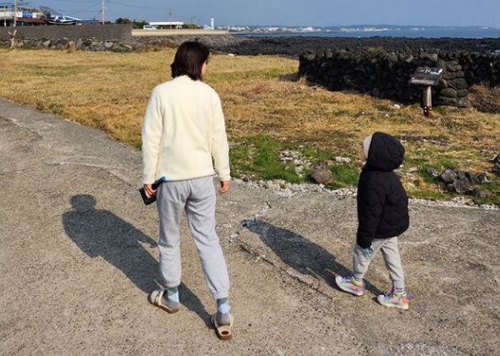 “5년째 변하지 않는구나”...전직 여자 아이돌 가수가 올린 남편 방 사진, 난리났습니다 (+정리 상태)