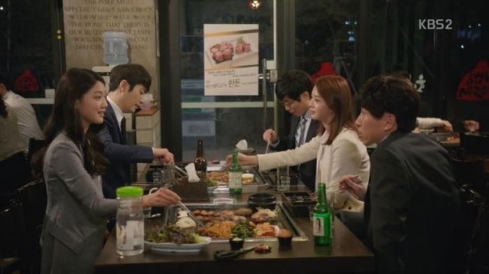 “고깃집서 3년 만에 회식했는데, 신입사원들 싹다 고기 안 굽더라” 글에 누리꾼들 반응