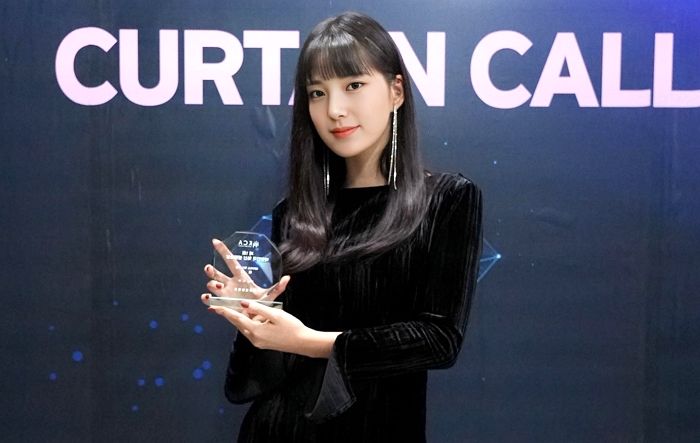 인스타그램이 올해의 ‘유망 크리에이터’로 선정한 미모의 인플루언서의 충격적인 정체 (+영상)