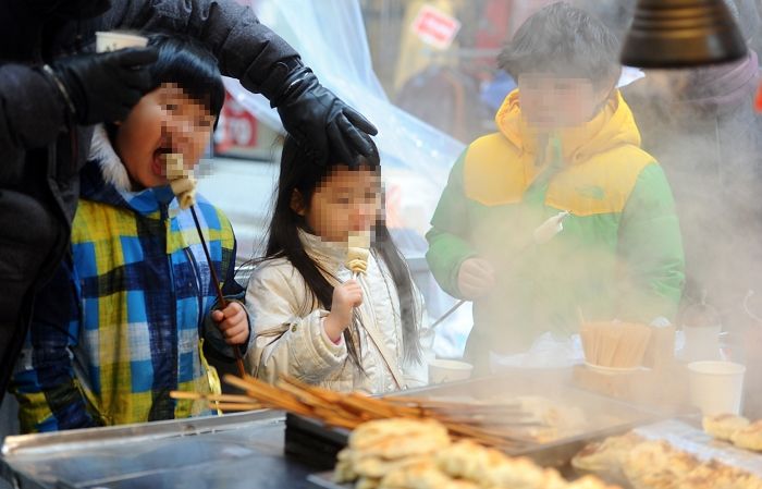 영업 신고 안하고 ‘길거리 노점’서 군밤 판 60대, 벌금 300만원 선고됐다
