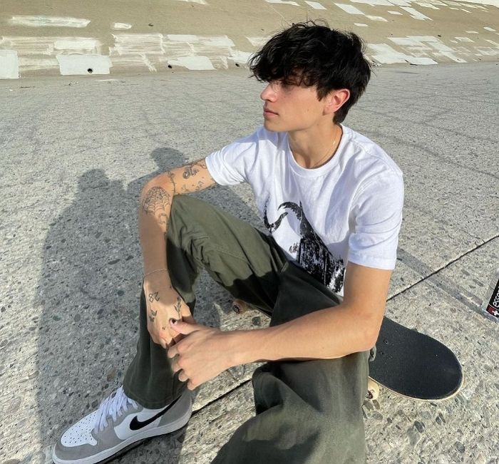 ‘300만’ 팔로워 보유한 19세 틱톡커, 쇼핑몰 주차장에서 숨진 채 발견...사망 원인 알고 보니