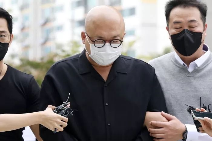 “손가락 끝 마비로 반성문도 못써”...마약투약 돈스파이크 징역 5년 구형