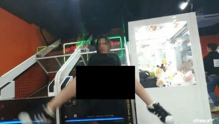 “헌팅한 ‘쩍벌녀’가 노팬티였네요”...어느 아프리카TV BJ의 안타까운 ‘영구정지’ 사유