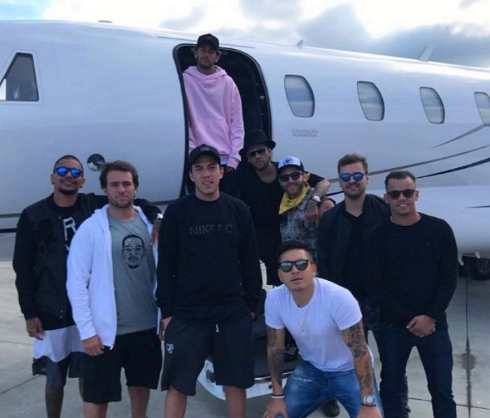 네이마르한테 매달 1400만원씩 ‘월급’ 받는 동네 친구들의 후덜덜한 하루 일과