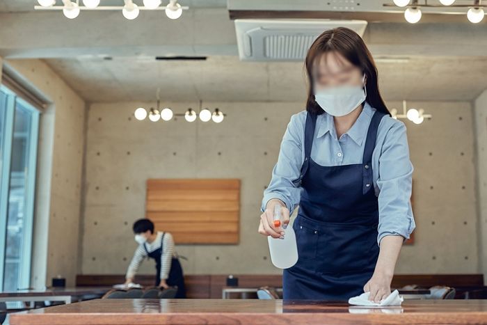 대학생 딸 공부만 하라면서 한달 용돈 30만원 주고 알바 못하게 하는 아빠