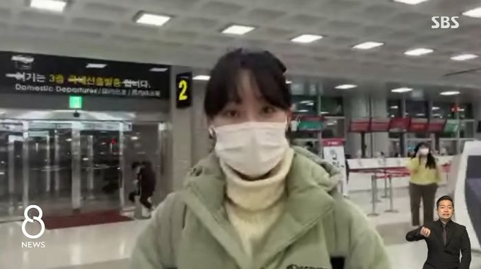 제주도 갔다가 폭설에 발 묶이자 공항서 라이브로 뉴스 진행(?)한 SBS 여자 아나운서 (영상)
