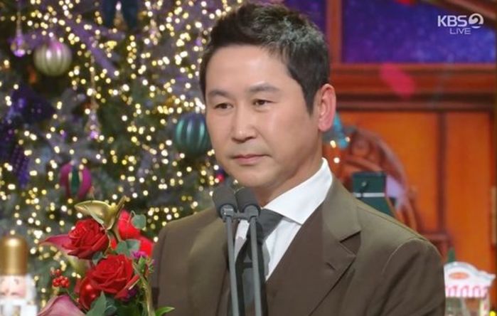 신동엽, KBS 연예대상 ‘대상’ 수상...“10년 후에도 같은 자리에”