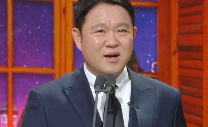 KBS 연예대상 시상식서 김구라가 갑자기 ‘휴대폰’ 꺼내든 감동적인 이유