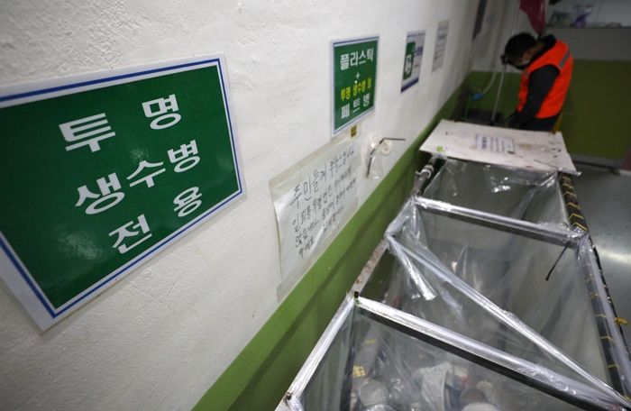 “페트병 버릴 때 조심!”...오늘부터 분리수거 잘못하면 30만원 토해냅니다