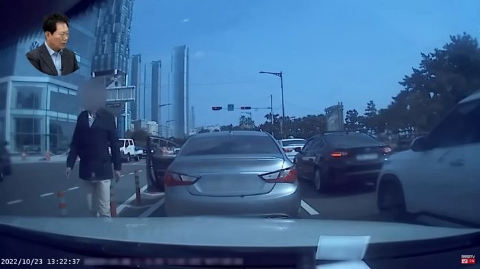 도로 위에서 단순 ‘끼어들기’ 시비 붙었다가 ‘전기충격기’로 지져졌습니다 (영상)