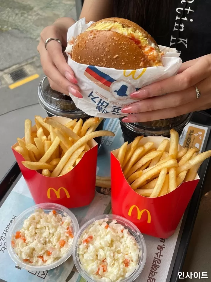 요즘 직장인들이 점심 메뉴로 햄버거 세트를 ‘가성비 원탑’이라 치켜세운 이유