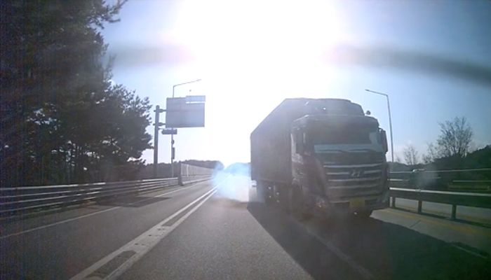 대통령 경호 연습하던 경찰이 도로 길 막아...“25톤 트럭과 충돌할 뻔했습니다”