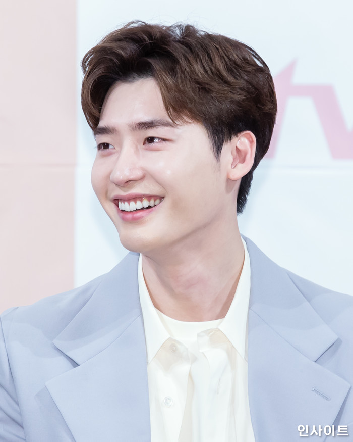 이종석♥아이유, 열애 인정했다...“최근 연인 발전” (공식입장)