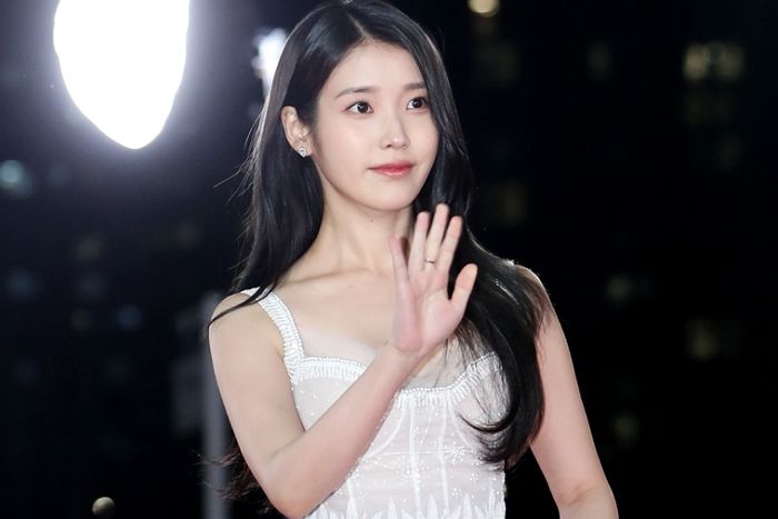 열애 인정한 아이유·이종석, 1월 1일 각자 ‘팬클럽’에 올린 입장 전문 (+연애 이야기)