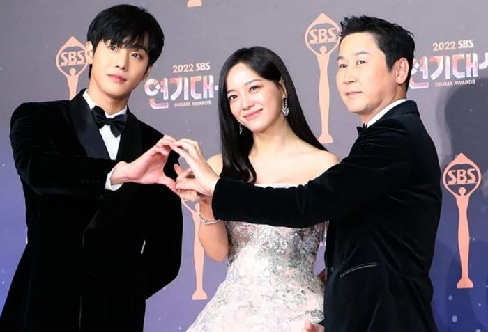 SBS ‘연기대상’ 대상 트로피 박살 낸 신동엽, 초유의 사태에 모두가 놀랐다