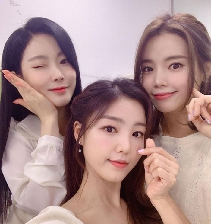 제니, 그룹 탈퇴하며 계약 종료 이유 밝혔다...“돌이켜 볼 시간 별로 없었어”