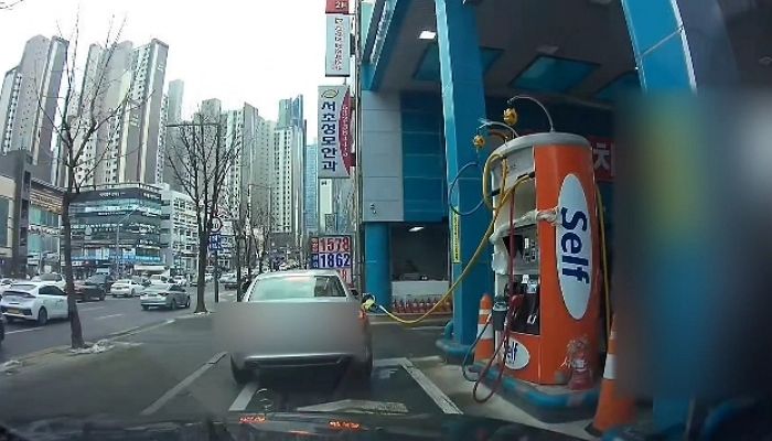 “반포동 주유소서 주유 도중 출발하는 운전자 때문에 대형사고 날뻔했습니다”