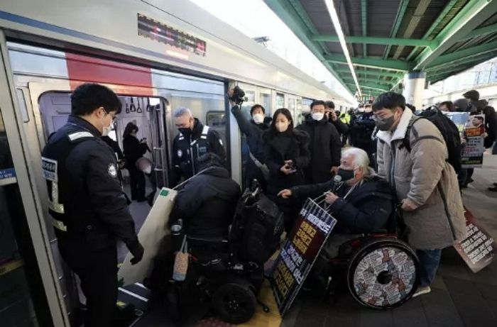 전장연 “2023년 주말·공휴일 빼고 매일 시위하겠다”