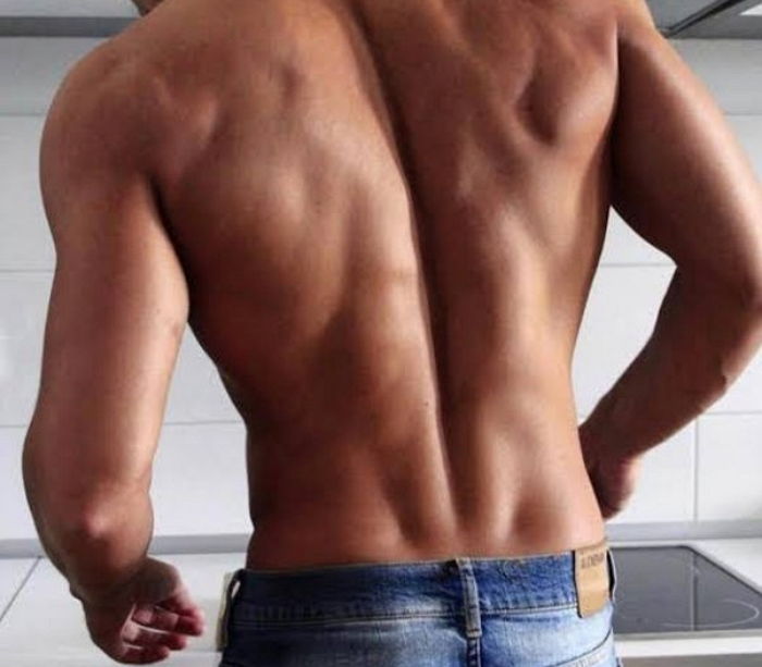 “허리에 움푹 패인 ‘골반 보조개’는 ‘신의 선물’이다” (+사진)