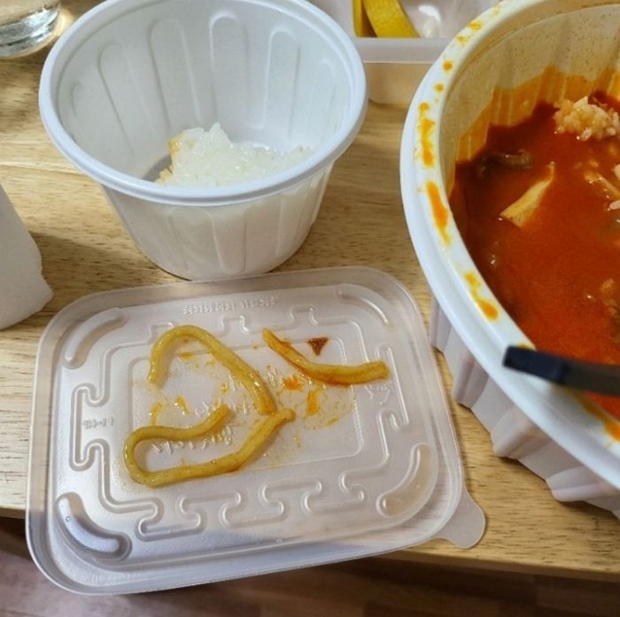 짬뽕밥 먹다가 불어 터진 면발 세 조각 나와 항의하자 중국집 사장님이 내놓은 변명