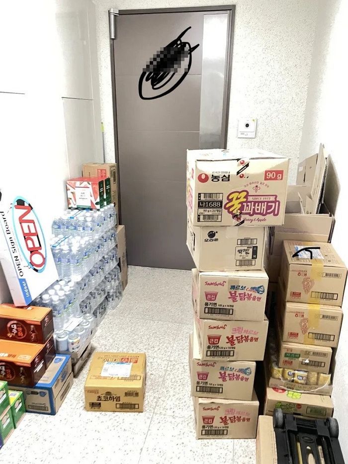 “이런 집 처음 봤어요”...쿠팡맨 당황하게 만든 아파트 현관 모습