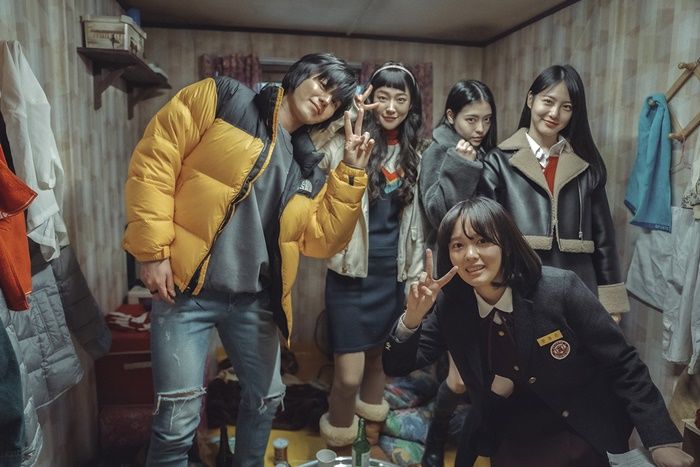 “우리 동은이 억지로 웃는데요?”...‘더 글로리’ 과몰입 방지짤 본 팬들이 오히려 당황한 이유