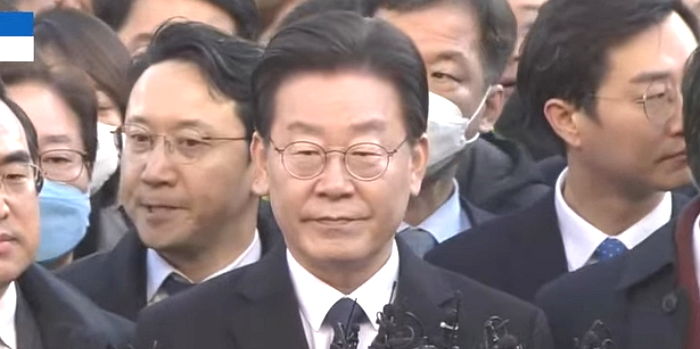 검찰 출석한 이재명 “잘못한 것도, 피할 이유도 없으니 당당히 맞서겠다”