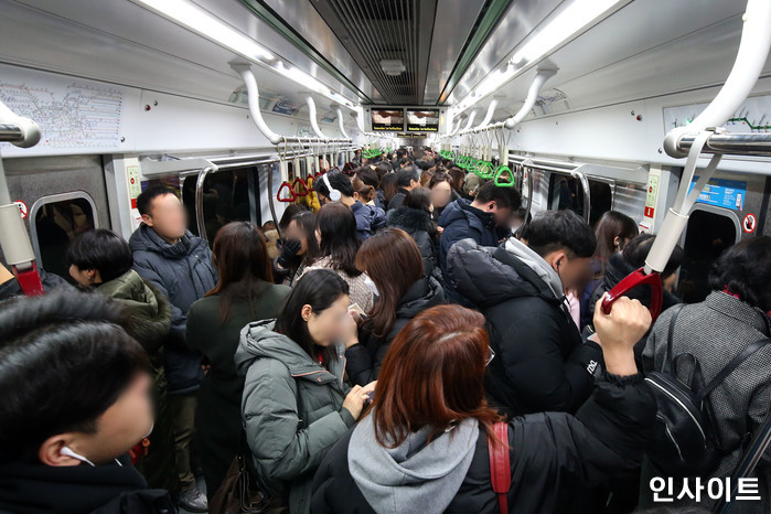 주 5일, 하루 3시간 반 근무...“일당 3만 4천원 받는 지하철역 ‘안전 도우미’ 찾습니다”