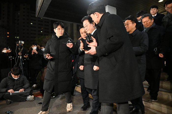 검찰 조사 받은 이재명 ‘민감한 질문’ 했더니...이렇게 커트시켰다 (+영상)