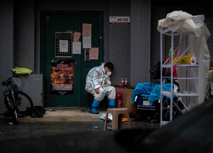 30대 중국 남자 간호사 근무 중 사망...“코로나 걸렸는데 병원은 휴가도 거절”