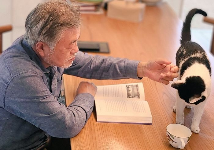 문재인 전 대통령, 지금 살고 있는 경남 양산에 ‘평산마을 북카페’ 연다