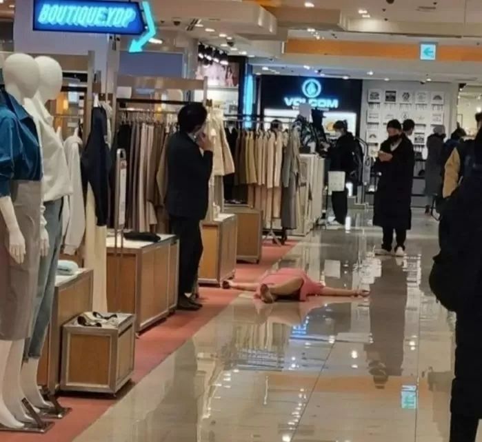 짝퉁 팔았다며 백화점서 난동 부린 유튜버...알고 보니 “관계없는 다른 매장”